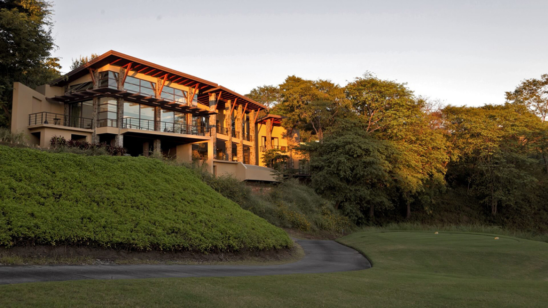 Costa-Rica-Luxury-Home_Sarco-Architects_41-1100x619.jpg
